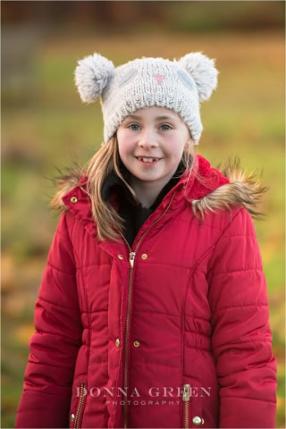 Family photographer Edinburgh - little girl with white hat and red coat