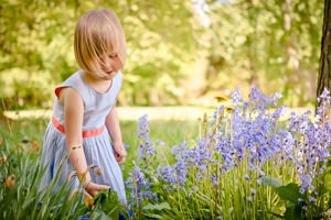 Family photographer Edinburgh - little girl in blubells