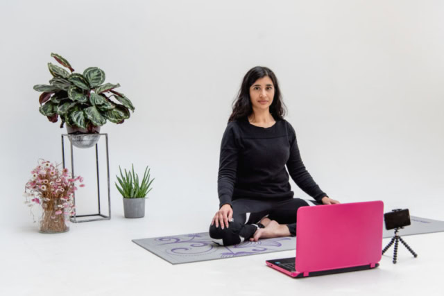 Personal Branding Photographer Edinburgh Davina Chauhan Yin Yoga social media 90 800x534