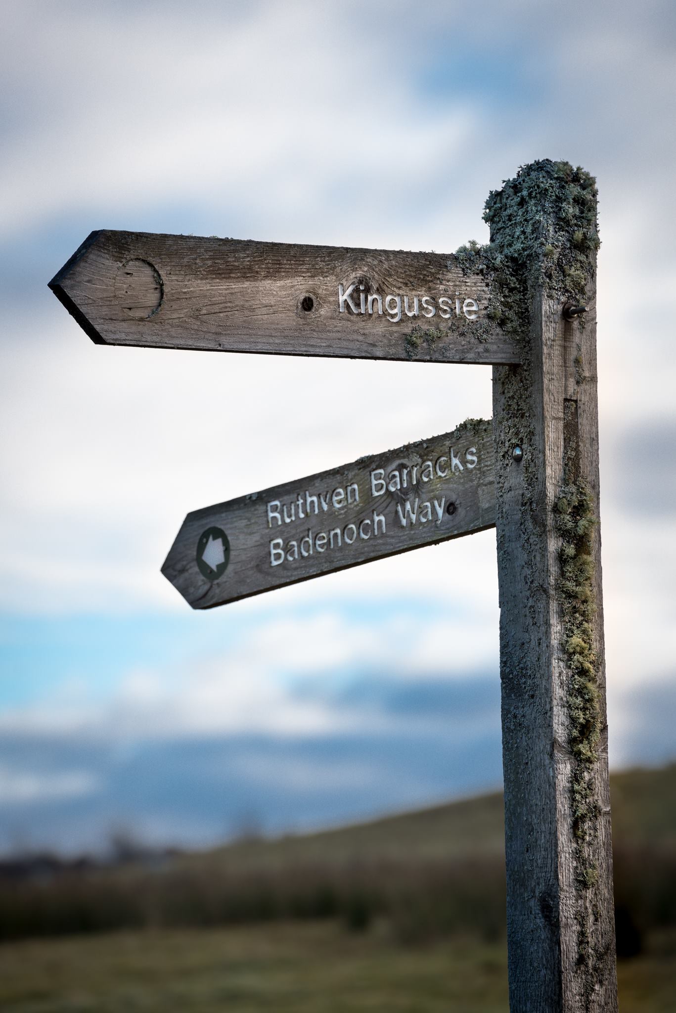 Signpost at the top of Ruthven Brae, Kingussie, Badenoch, Inverness-shire, Highlands of Scotland